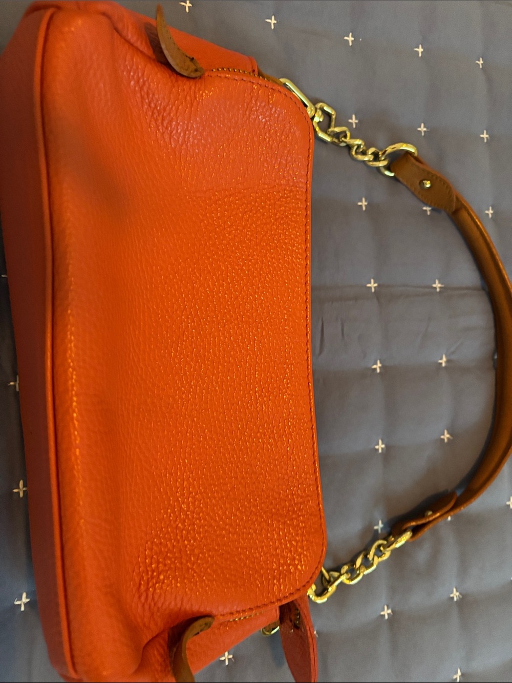 Valentina Coral-Red Pebbled Leather Shoulder Bag with Gold Chain - Picture 3 of 6